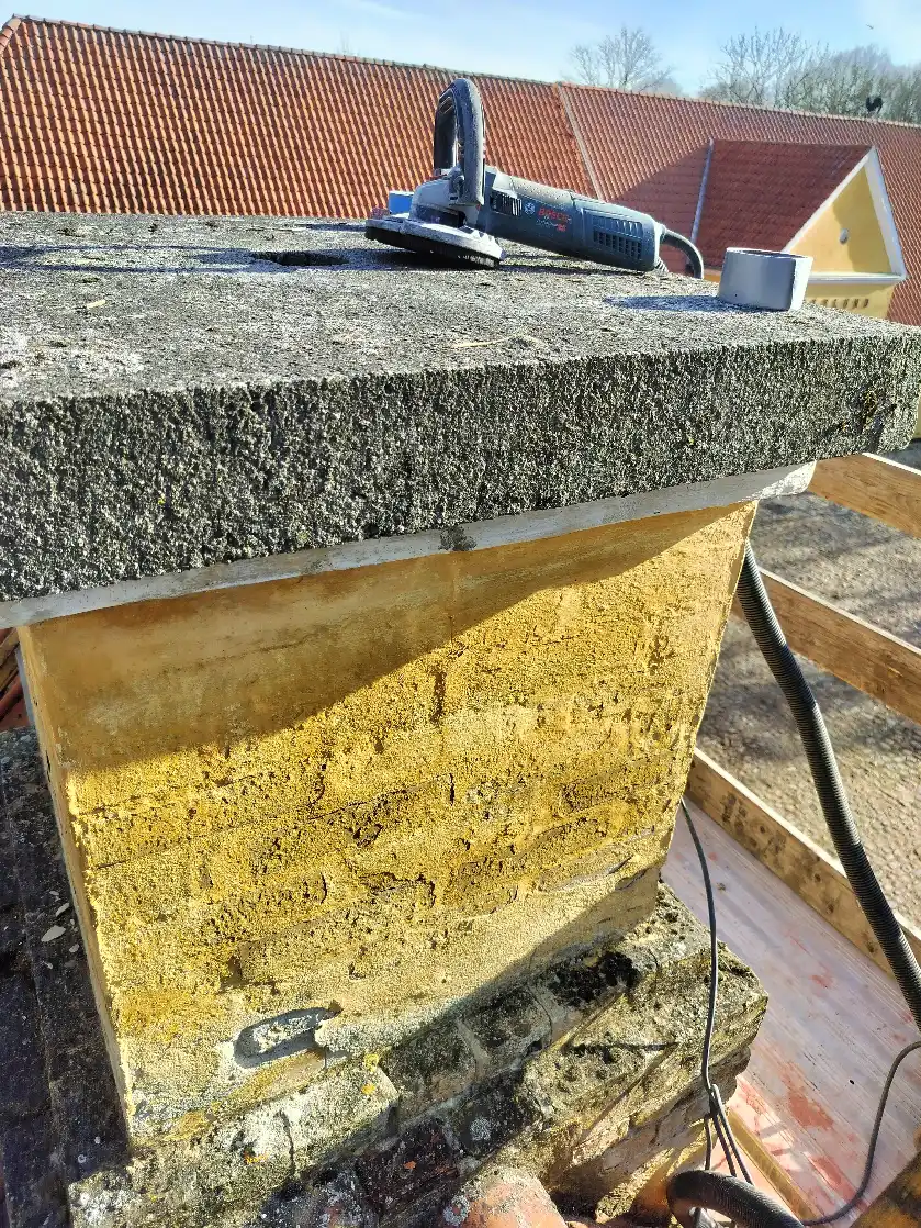Skorsten før renovering